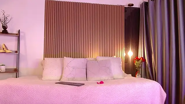 Sienna Blake  online show from November 15, 2025, 8:16 pm