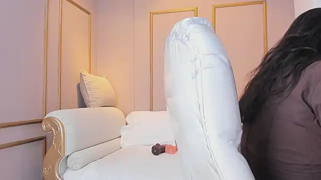 PerlaPreciosa online show from February 26, 2026, 4:11 am