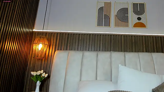 PerlaPreciosa online show from April 1, 2026, 4:02 am