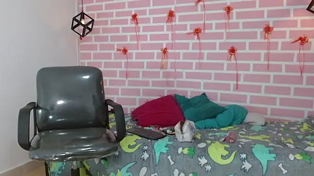 dani-lue online show from February 23, 2025, 12:27 pm