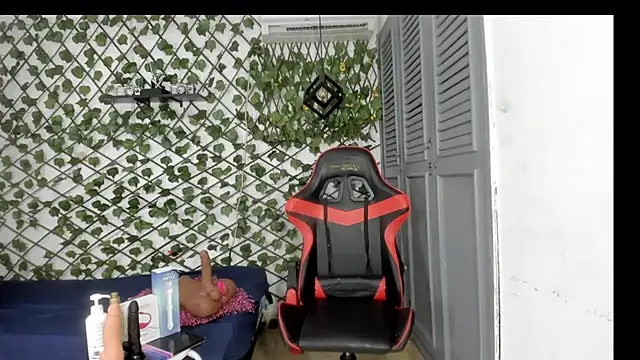 dani-lue online show from November 22, 2025, 1:10 pm