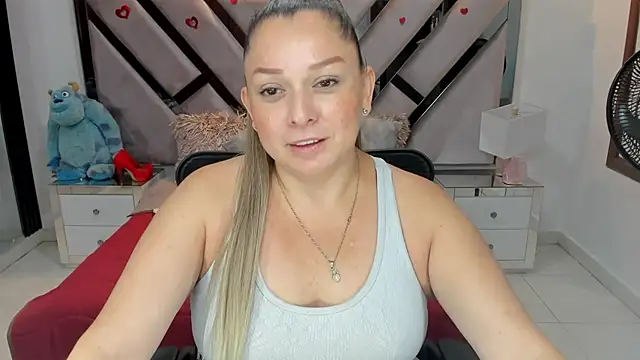 natalia5560 online show from October 9, 2025, 12:58 pm