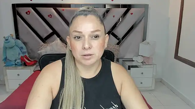 natalia5560 online show from October 18, 2025, 2:07 pm