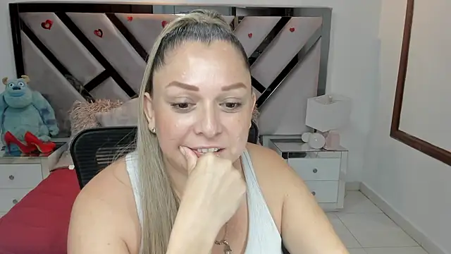 natalia5560 online show from October 27, 2025, 1:15 pm