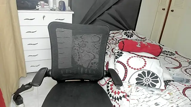 natalia5560 online show from December 13, 2025, 7:53 pm