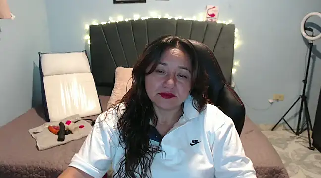 AngelRouss online show from February 1, 2025, 1:23 am