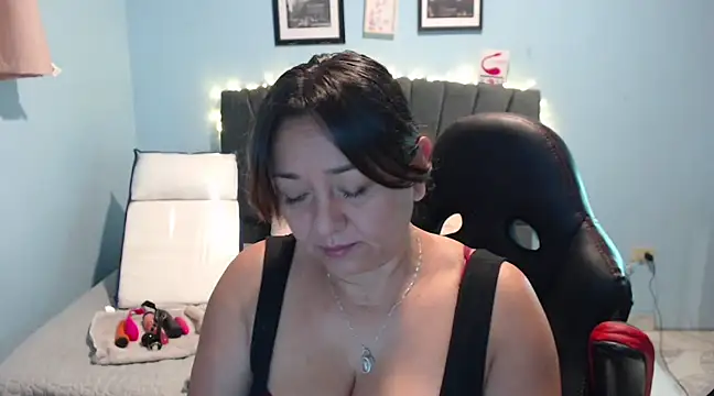 AngelRouss online show from February 4, 2025, 10:10 am