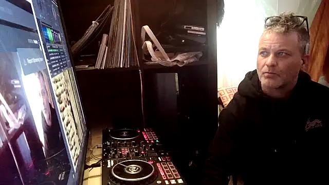 Snapshot of SilverandFox chatting on January 21, 2025, 10:19 am SilverandFox online show from January 21, 2025, 10:19 am