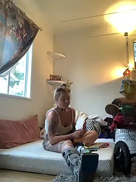 Snapshot of SilverandFox chatting on October 18, 2025, 9:59 pm SilverandFox online show from October 18, 2025, 9:59 pm