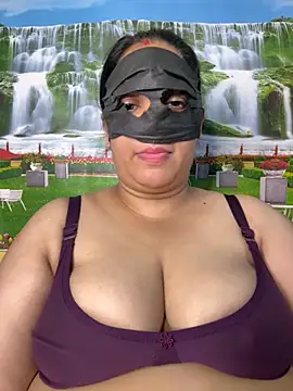 FlatVincy4 online show from September 8, 2025, 4:06 pm