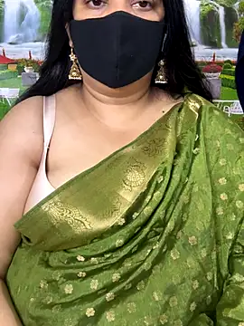 FlatVincy4 online show from September 12, 2025, 5:07 am