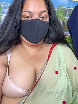 FlatVincy4 online show from September 12, 2025, 5:13 pm