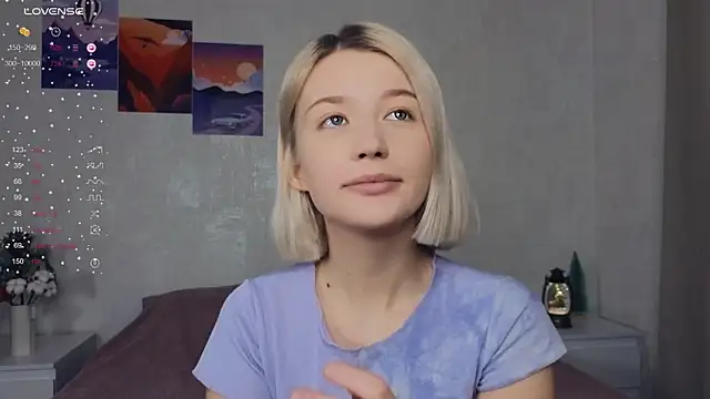 LucyLure online show from December 25, 2024, 9:13 am