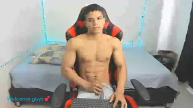 oliver thompsson7 online show from November 8, 2025, 2:06 pm