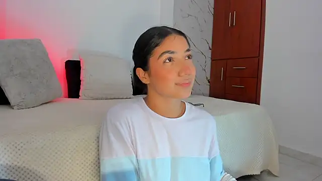 martina roldam online show from June 17, 2026, 12:57 am