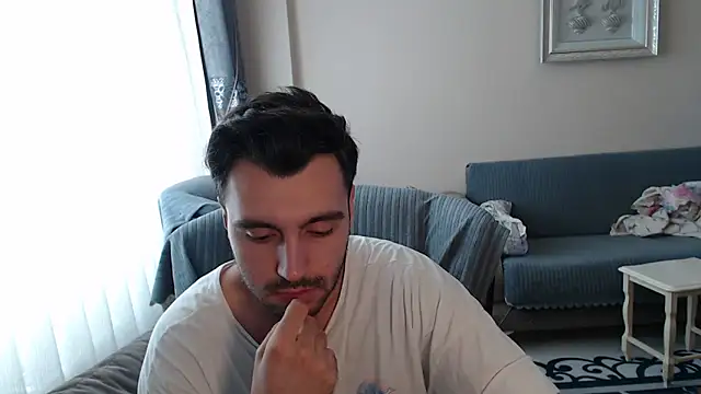 handsomeee04 online show from September 28, 2025, 12:43 pm