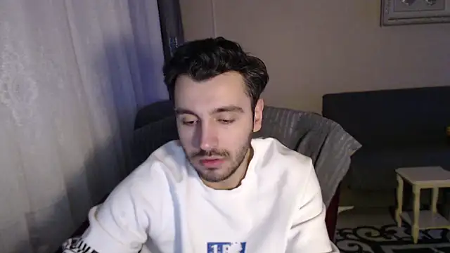 handsomeee04 online show from December 3, 2025, 9:57 pm