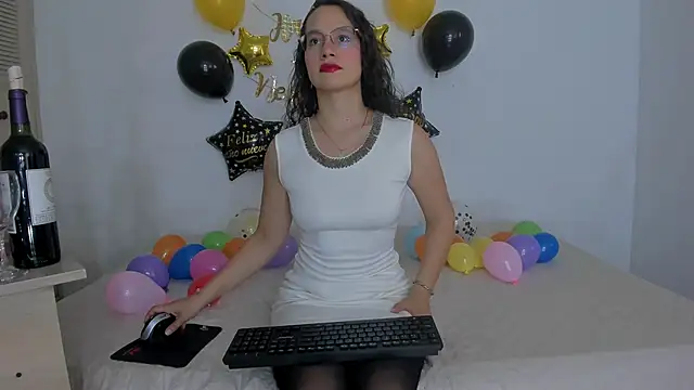 emmaTorres1 online show from December 30, 2024, 7:21 pm