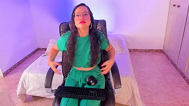 emmaTorres1 online show from January 21, 2025, 2:26 pm