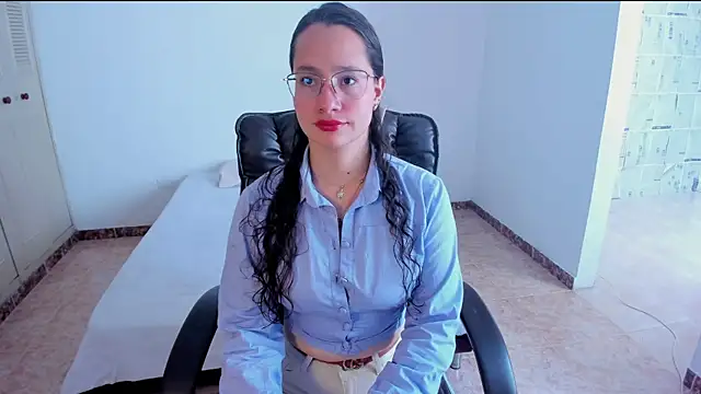 emmaTorres1 online show from February 17, 2025, 2:26 pm