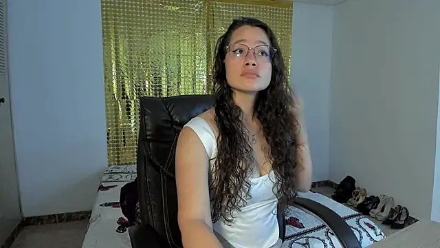 emmaTorres1 online show from March 16, 2025, 8:32 pm