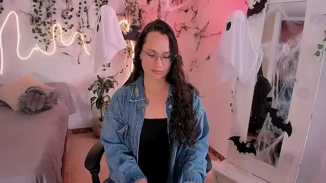 emmaTorres1 online show from October 22, 2025, 3:23 pm