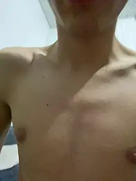 ekskekejejej online show from March 4, 2025, 7:43 pm