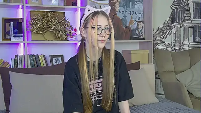 SashaMeow online show from April 21, 2026, 4:34 pm