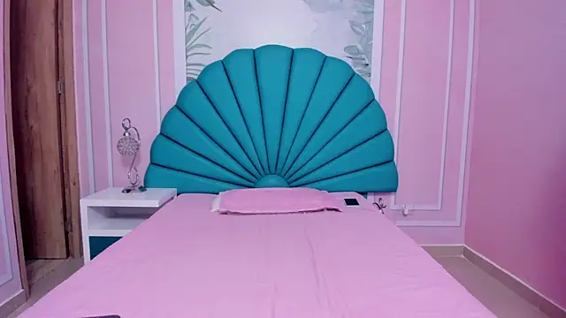 Daphne Fox  online show from January 12, 2025, 11:28 am