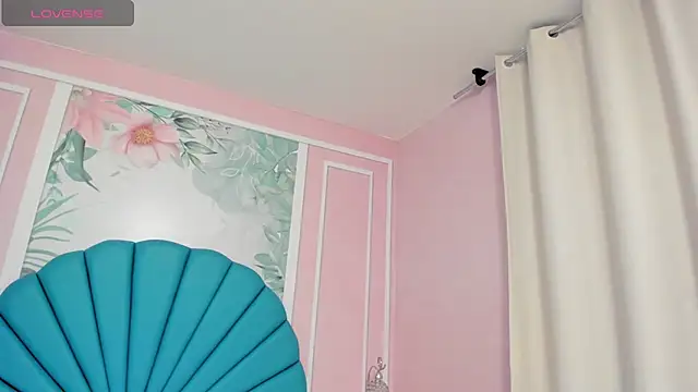 Daphne Fox  online show from January 30, 2025, 9:47 am