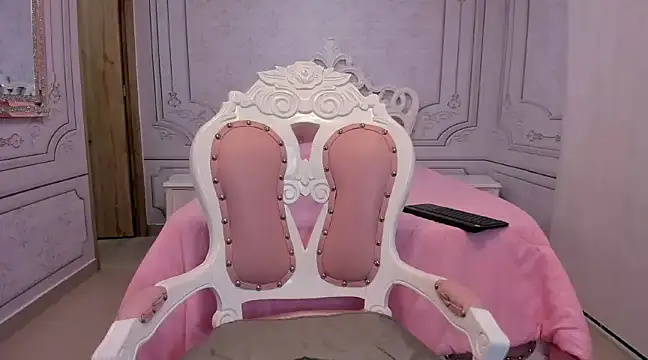 Daphne Fox  online show from March 9, 2025, 12:09 pm