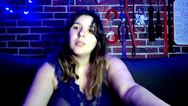 Heleneecesmecs2 online show from November 17, 2025, 3:23 am