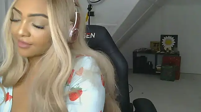 Snapshot of jaslenelovely chatting on January 15, 2025, 11:30 pm jaslenelovely online show from January 15, 2025, 11:30 pm