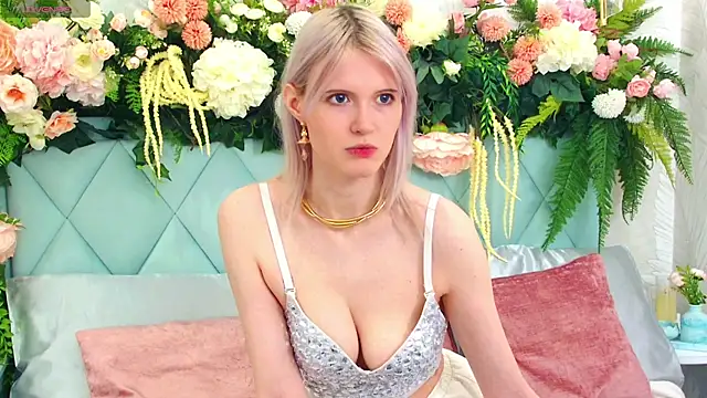 NellieLoyns online show from October 20, 2025, 5:35 pm