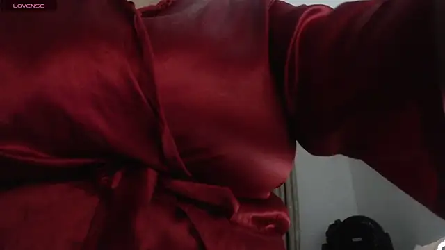 Snapshot of MommyHelpsmee chatting on October 29, 2025, 7:32 am MommyHelpsmee online show from October 29, 2025, 7:32 am