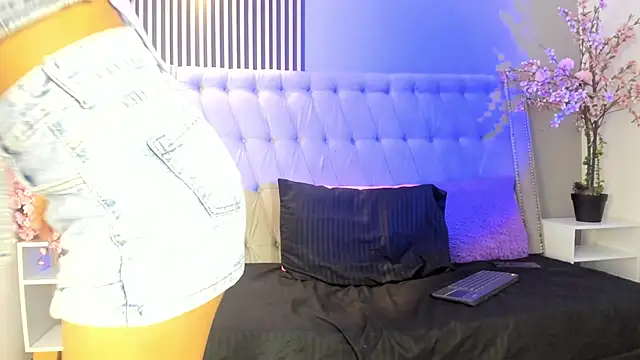 GysellHanson online show from November 26, 2025, 12:06 pm