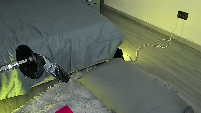 LolaAngellx online show from April 21, 2026, 2:51 am