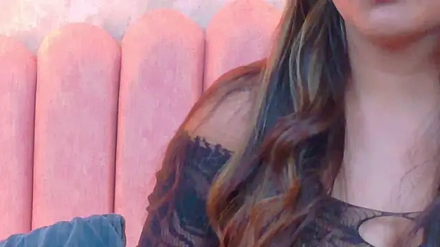 Snapshot of MiaLaurents chatting on November 25, 2025, 4:34 am MiaLaurents online show from November 25, 2025, 4:34 am