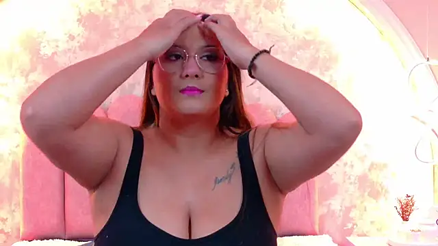 Snapshot of MiaLaurents chatting on November 30, 2025, 5:33 am MiaLaurents online show from November 30, 2025, 5:33 am