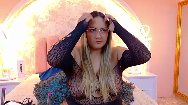 MiaLaurents online show from March 5, 2026, 3:13 am