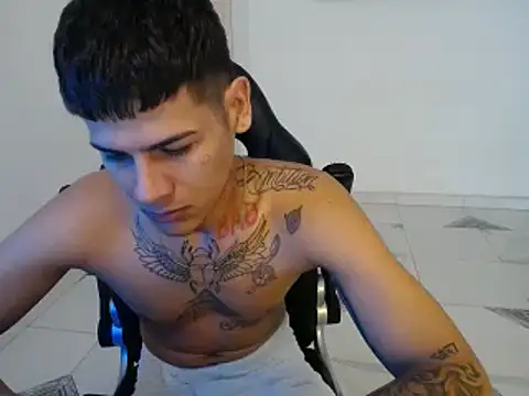 Snapshot of Clyde019 chatting on December 30, 2024, 1:25 pm Clyde019 online show from December 30, 2024, 1:25 pm