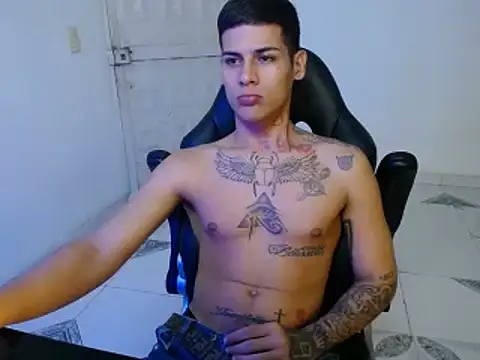 Snapshot of Clyde019 chatting on January 9, 2025, 9:59 am Clyde019 online show from January 9, 2025, 9:59 am