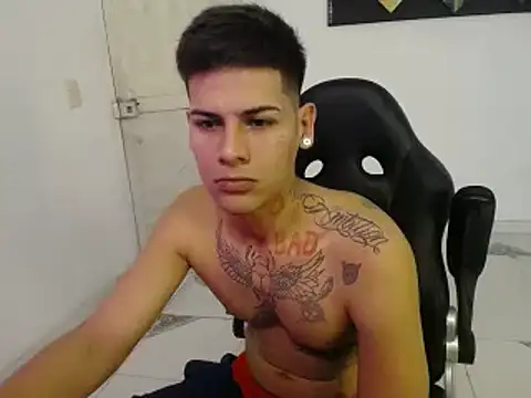 Snapshot of Clyde019 chatting on January 19, 2025, 4:57 pm Clyde019 online show from January 19, 2025, 4:57 pm