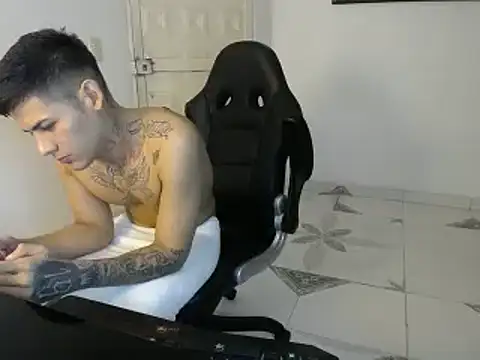 Snapshot of Clyde019 chatting on February 14, 2025, 5:09 am Clyde019 online show from February 14, 2025, 5:09 am