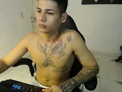 Snapshot of Clyde019 chatting on February 17, 2025, 3:15 am Clyde019 online show from February 17, 2025, 3:15 am