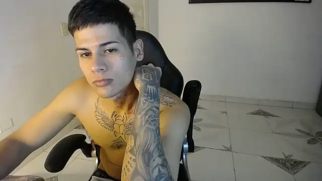 Snapshot of Clyde019 chatting on February 22, 2025, 1:55 am Clyde019 online show from February 22, 2025, 1:55 am