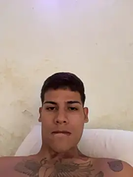 Snapshot of Clyde019 chatting on November 12, 2025, 5:35 pm Clyde019 online show from November 12, 2025, 5:35 pm