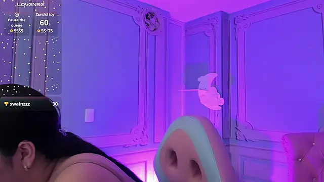 stefany duque1  online show from December 27, 2024, 9:06 am