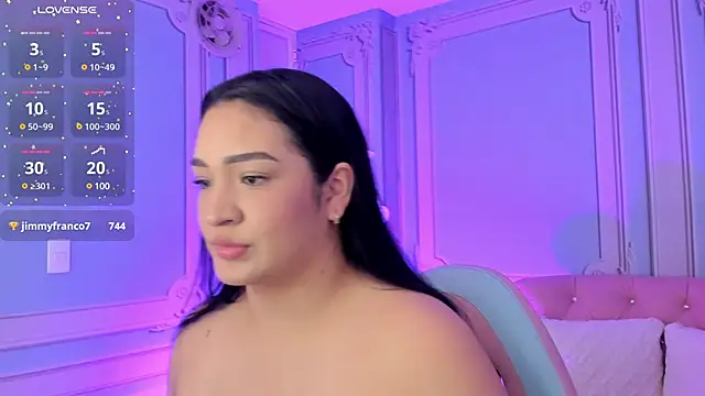 stefany duque1  online show from December 31, 2024, 5:44 am