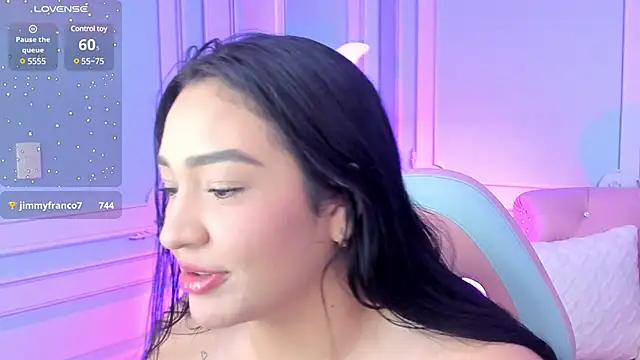 stefany duque1  online show from December 31, 2024, 11:53 am